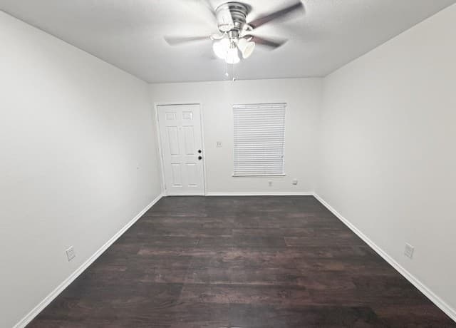 3-bedroom rental at 5215 Village Haven in San Antonio, TX — photo 3