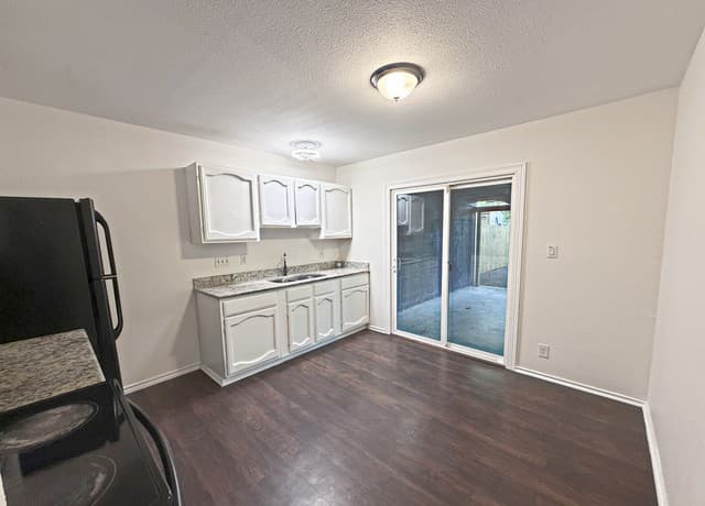 3-bedroom rental at 5215 Village Haven in San Antonio, TX — photo 5