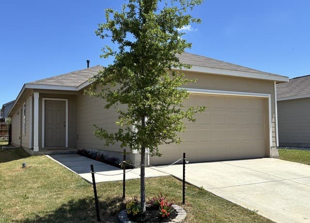 3-bedroom rental at 8815 Astral Pl in San Antonio, TX — photo 3