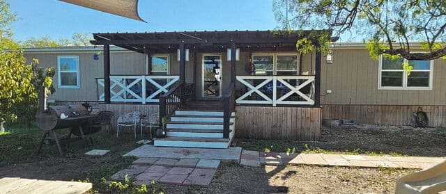 4-bedroom rental at 275 West in Pleasanton TX