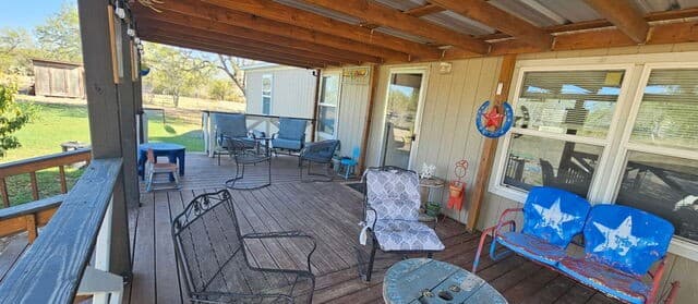 4-bedroom rental at 275 West in Pleasanton, TX — photo 2