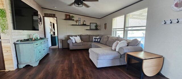 4-bedroom rental at 275 West in Pleasanton, TX — photo 3