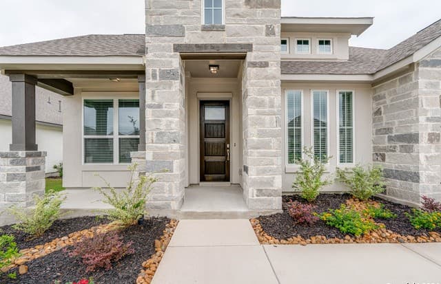 4-bedroom rental at 113 Valencia in Boerne, TX — photo 3