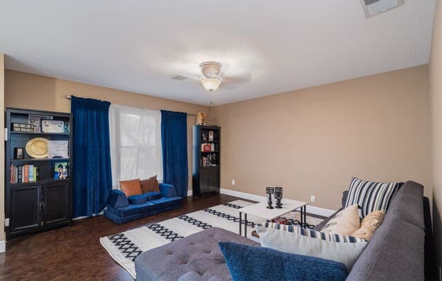 4-bedroom rental at 415 Bluegrass Crk in San Antonio, TX — photo 4