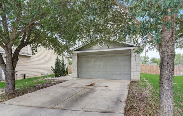 3-bedroom rental at 8002 Willow Country in San Antonio, TX — photo 3