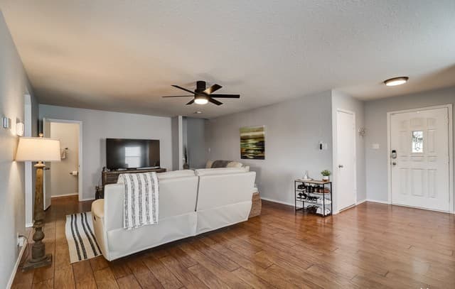 3-bedroom rental at 8002 Willow Country in San Antonio, TX — photo 5