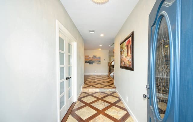 5-bedroom rental at 15922 Tampke in San Antonio, TX — photo 2
