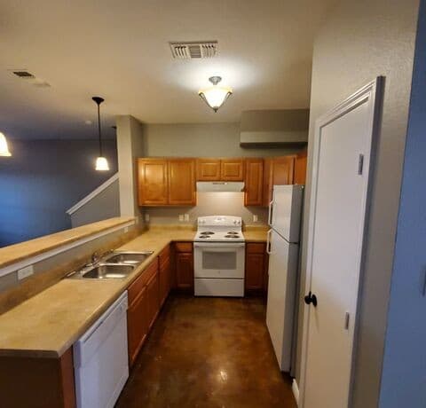 3-bedroom rental at 7811 Kingsbury Way Unit 2 in San Antonio, TX — photo 4