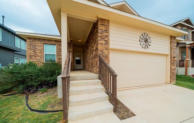3-bedroom rental at 347 E Hunters Rnch in San Antonio TX