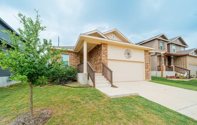 3-bedroom rental at 347 E Hunters Rnch in San Antonio, TX — photo 3