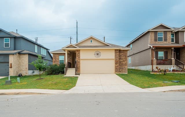 3-bedroom rental at 347 E Hunters Rnch in San Antonio, TX — photo 4
