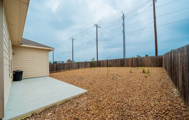 3-bedroom rental at 347 E Hunters Rnch in San Antonio, TX — photo 5