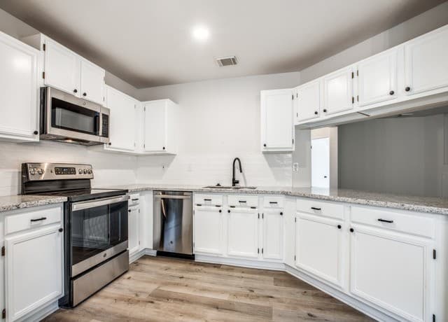 3-bedroom rental at 11130 Moonlit in San Antonio, TX — photo 3