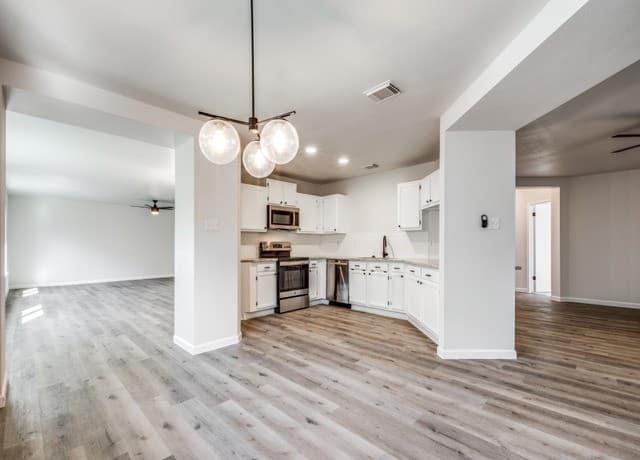 3-bedroom rental at 11130 Moonlit in San Antonio, TX — photo 4
