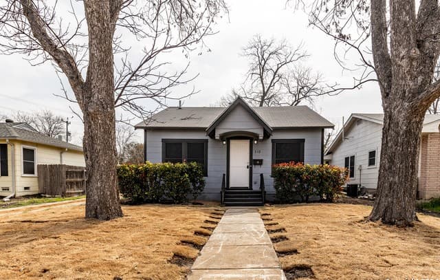 2-bedroom rental at 112 Hermine Blvd in San Antonio, TX — photo 2