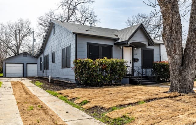 2-bedroom rental at 112 Hermine Blvd in San Antonio, TX — photo 3