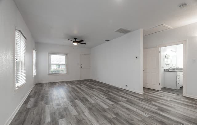 2-bedroom rental at 112 Hermine Blvd in San Antonio, TX — photo 5