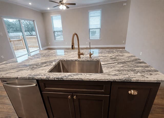 3-bedroom rental at 8919 Summerwood Bend in San Antonio, TX — photo 3