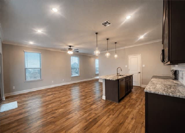 3-bedroom rental at 8919 Summerwood Bend in San Antonio, TX — photo 5
