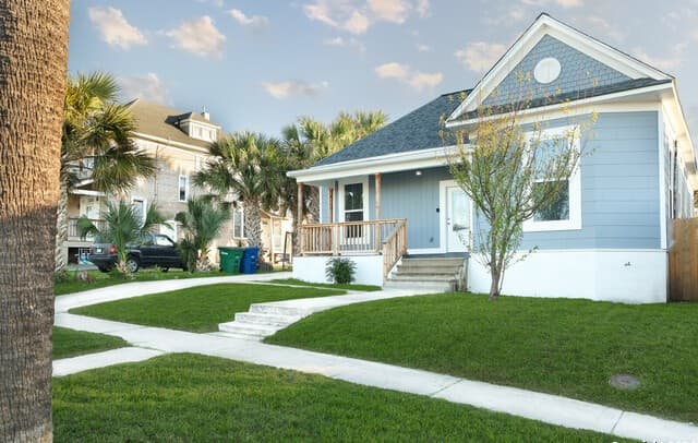 3-bedroom rental at 910 Denver Blvd in San Antonio, TX — photo 2