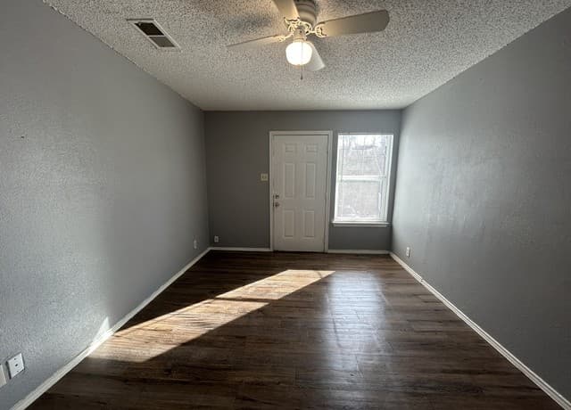 2-bedroom rental at 518 Briggs St Unit 401 in San Antonio, TX — photo 3