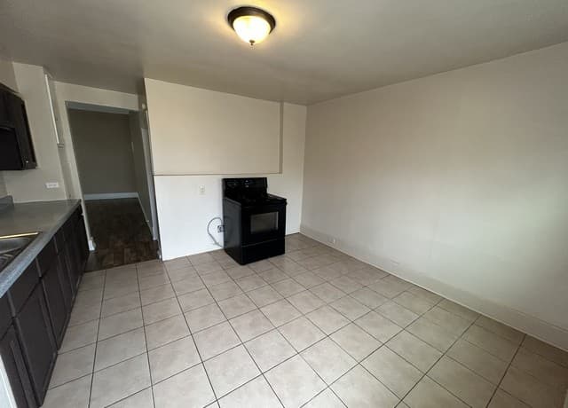 1-bedroom rental at 1137 W Ashby Pl Unit 6 in San Antonio, TX — photo 5
