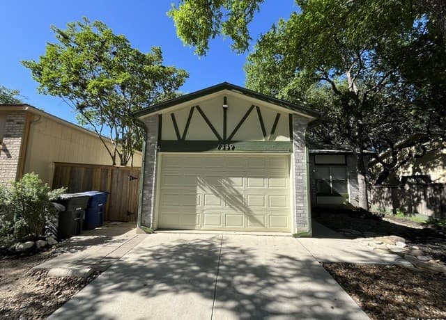 4-bedroom rental at 7339 Hunters Land in San Antonio, TX — photo 2