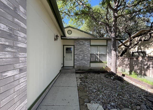 4-bedroom rental at 7339 Hunters Land in San Antonio, TX — photo 3