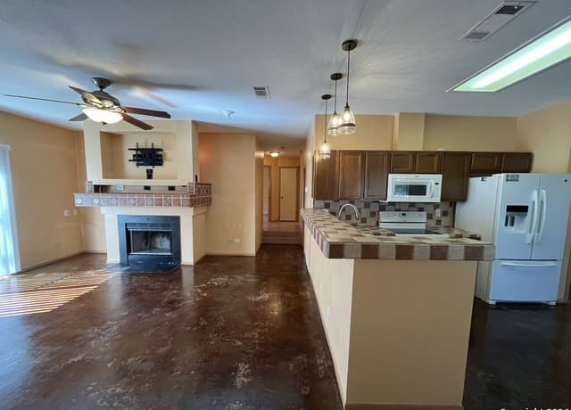 4-bedroom rental at 7339 Hunters Land in San Antonio, TX — photo 5