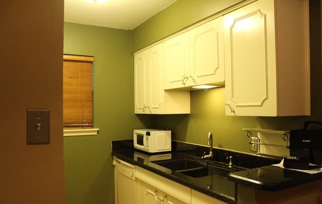 1-bedroom rental at 1045 Shook Ave Unit 113 in San Antonio, TX — photo 5