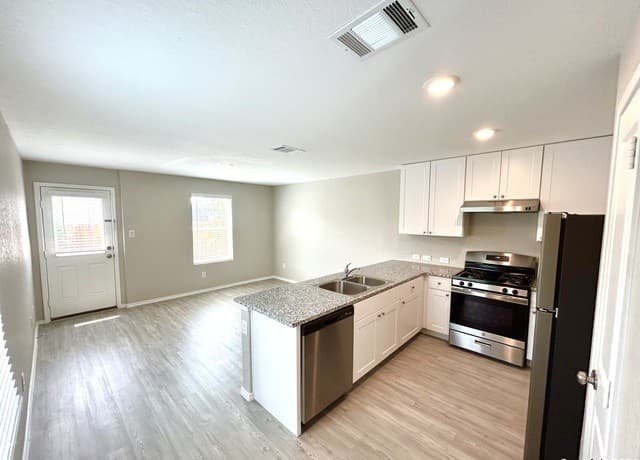 2-bedroom rental at 20356 Andalusite Way in San Antonio, TX — photo 3