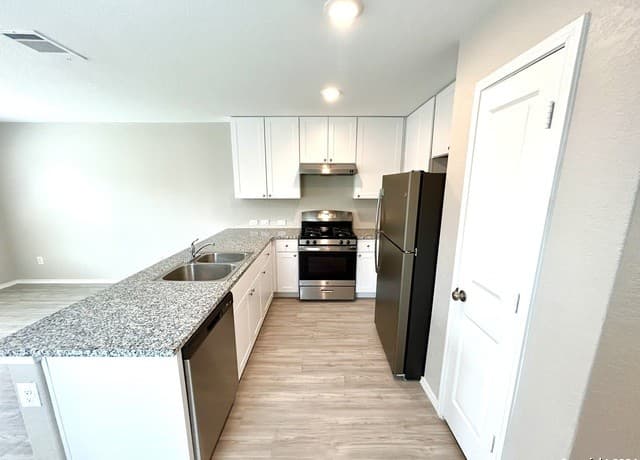 2-bedroom rental at 20356 Andalusite Way in San Antonio, TX — photo 4