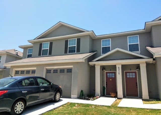 3-bedroom rental at 6315 Melanzane Ave Unit 1 in San Antonio, TX — photo 2