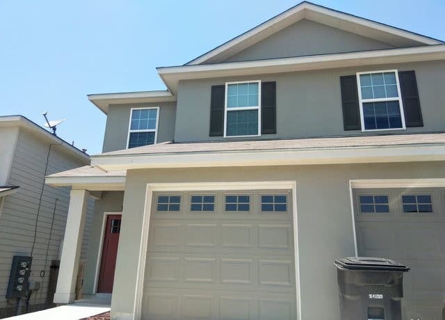 3-bedroom rental at 6315 Melanzane Ave Unit 1 in San Antonio, TX — photo 3