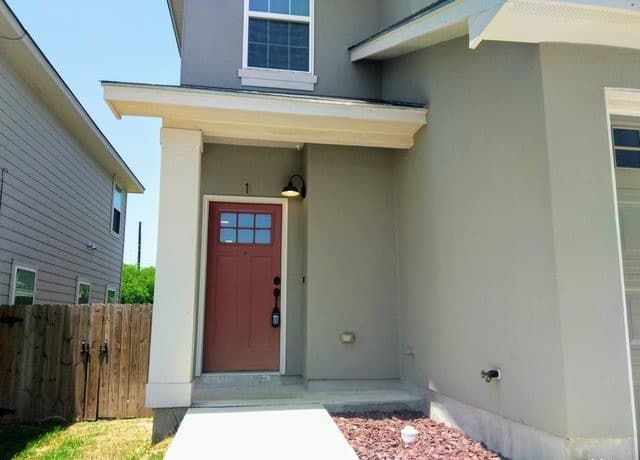 3-bedroom rental at 6315 Melanzane Ave Unit 1 in San Antonio, TX — photo 4