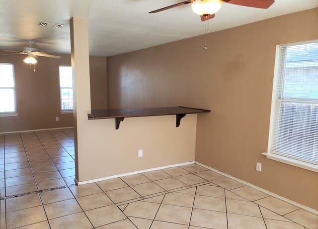 3-bedroom rental at 10622 Shaencrest in San Antonio, TX — photo 5
