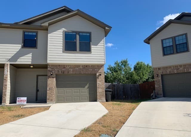 3-bedroom rental at 1302 Garden Dusk Unit 2 in San Antonio, TX — photo 2
