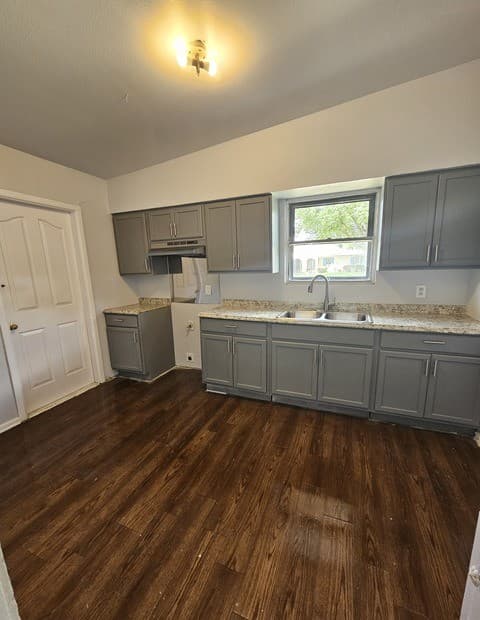 3-bedroom rental at 318 Hatcher in San Antonio, TX — photo 2