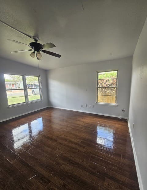 3-bedroom rental at 318 Hatcher in San Antonio, TX — photo 5