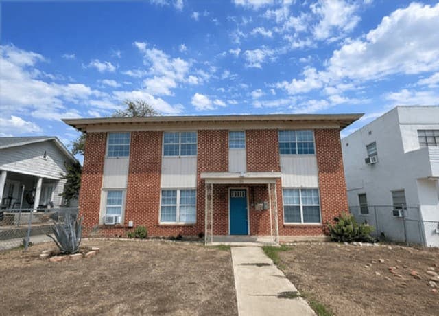 1-bedroom rental at 1511 W Woodlawn Ave Unit 3 in San Antonio TX
