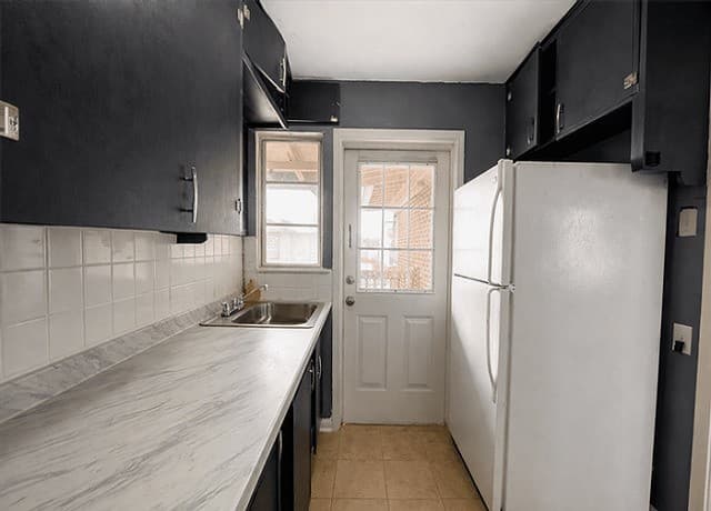 1-bedroom rental at 1511 W Woodlawn Ave Unit 3 in San Antonio, TX — photo 2