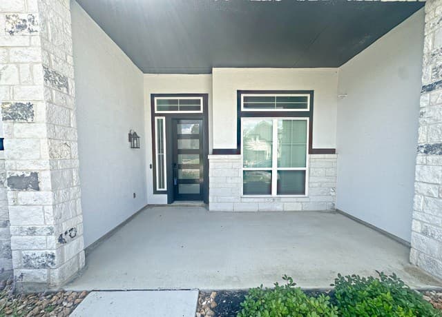 4-bedroom rental at 418 Corwin Springs in Cibolo, TX — photo 3