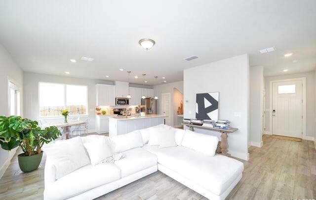 3-bedroom rental at 16011 Babcock Rd Unit 13 in San Antonio, TX — photo 5