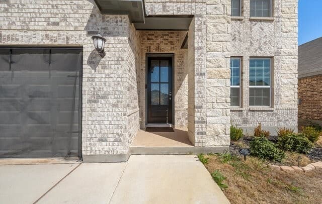 5-bedroom rental at 11347 Acorn Blf in San Antonio, TX — photo 2