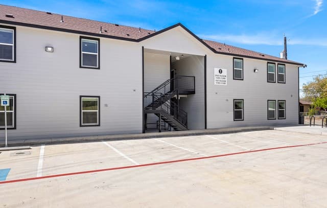 2-bedroom rental at 138 Ware Unit 1203 in San Antonio, TX — photo 3