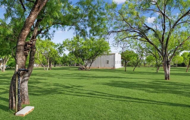 2-bedroom rental at 128 County Road 2672 in Devine, TX — photo 2