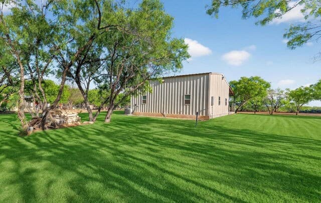 2-bedroom rental at 128 County Road 2672 in Devine, TX — photo 4