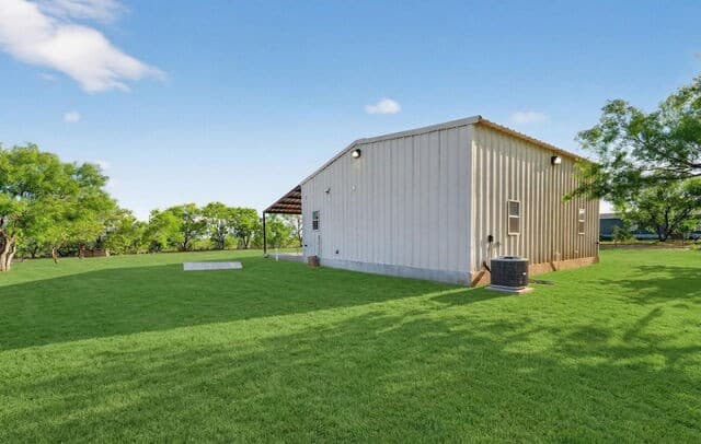 2-bedroom rental at 128 County Road 2672 in Devine, TX — photo 5