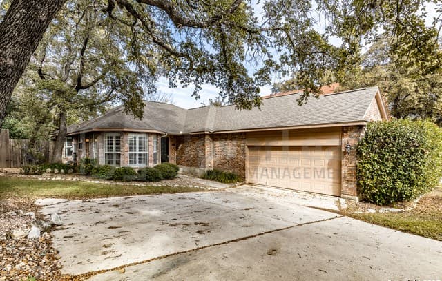 3-bedroom rental at 6711 Morning Shadow Ln in San Antonio, TX — photo 2