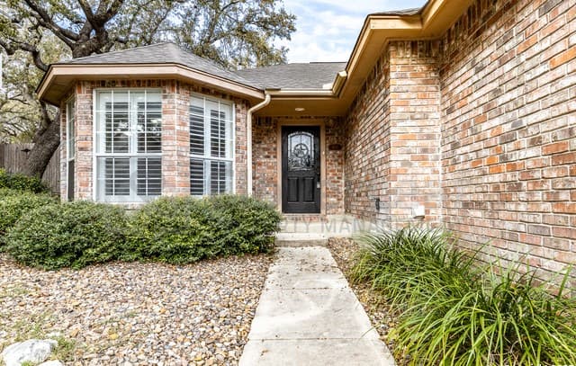 3-bedroom rental at 6711 Morning Shadow Ln in San Antonio, TX — photo 4